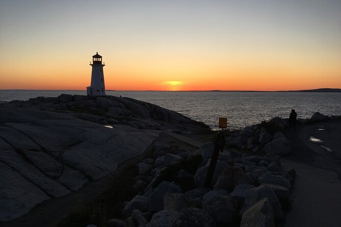 Half Day Small Group Tour in Peggy's Cove and Titanic Cemetery - Pickup details that matter