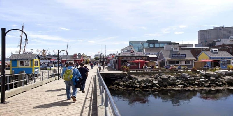 Halifax Harbourfront Food Walking Tour - Lobster roll and dessert at the finish