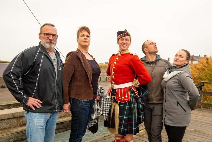 Halifax: Peggy's Cove, Citadel and Titanic Cemetery Tour - Guides, vehicles, and the small-group feel