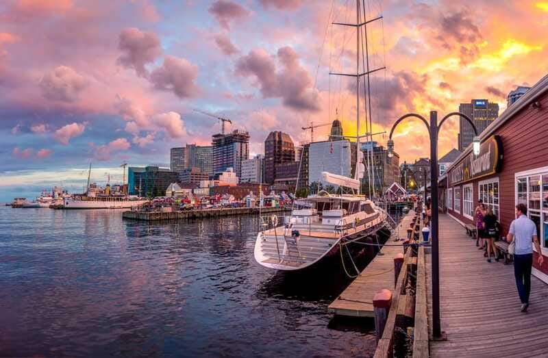 Halifax: Peggy's Cove Small Group Night Tour with Dinner - Free Time in the Fishing Village