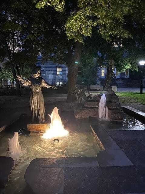 Haunted Old Montreal Ghost Walking Tour - What the theatrical style adds