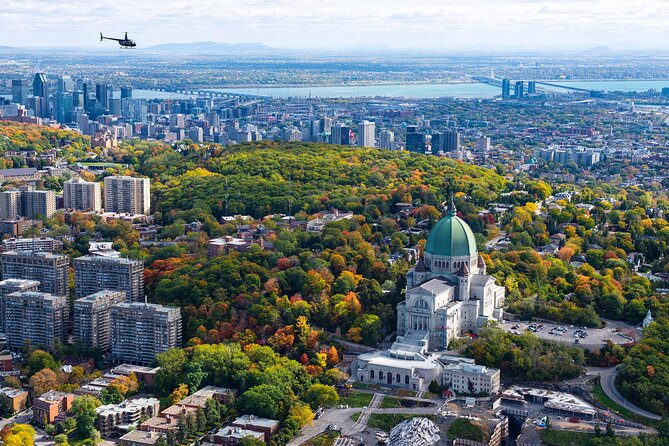 Helicopter Tour Over Montreal - Mont-Royal and the famous oratory