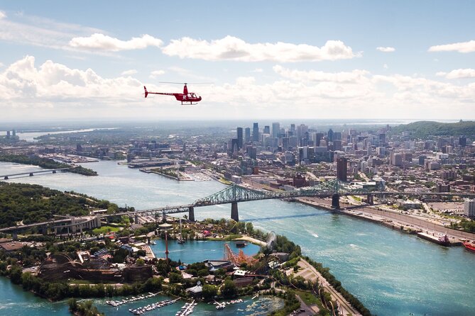 Helicopter Tour Over Montreal - The pilot makes a major difference
