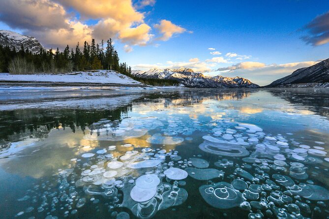 Icefields Parkway and Ice Bubbles of Abraham Lake Adventure - How to dress for a day below freezing