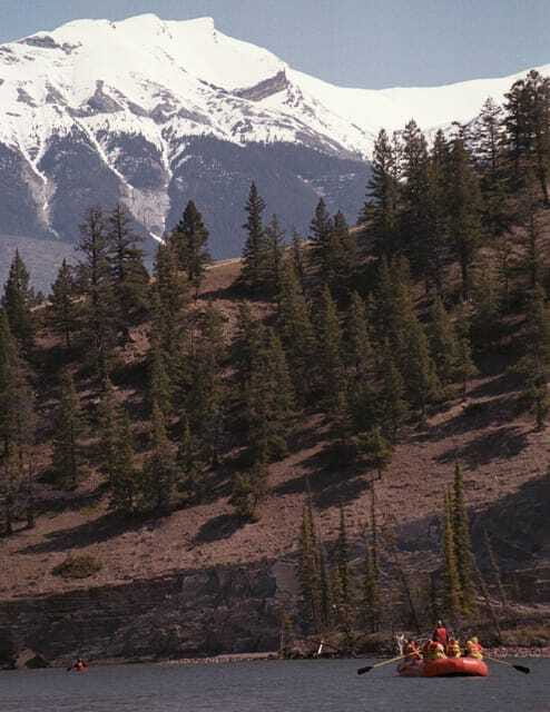 Jasper: Jasper National Park Easy 2-Hour Rafting Trip - The river ride: scenery, stories, and a few splashes