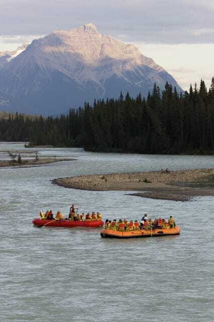 Jasper: Jasper National Park Easy 2-Hour Rafting Trip - Launching into the Athabasca River