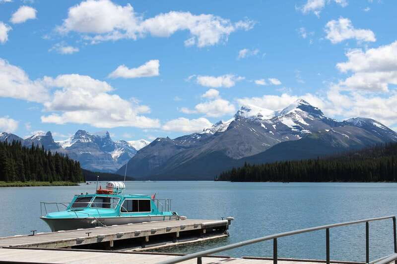 Jasper: Maligne Valley Wildlife & Spirit Island Cruise - Medicine Lake and its disappearing water