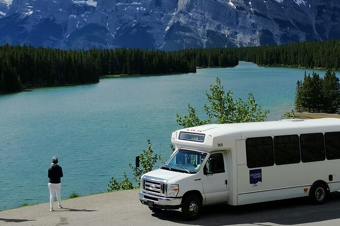 Jasper National Park 2-Day Tour: Maligne Lake & Columbia Icefield - Day 1: Bow Lake begins the mountain drive