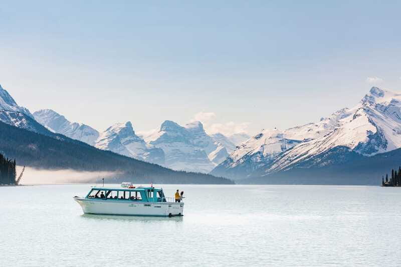 Jasper National Park: Maligne Lake Cruise With Guide - Reaching Spirit Island