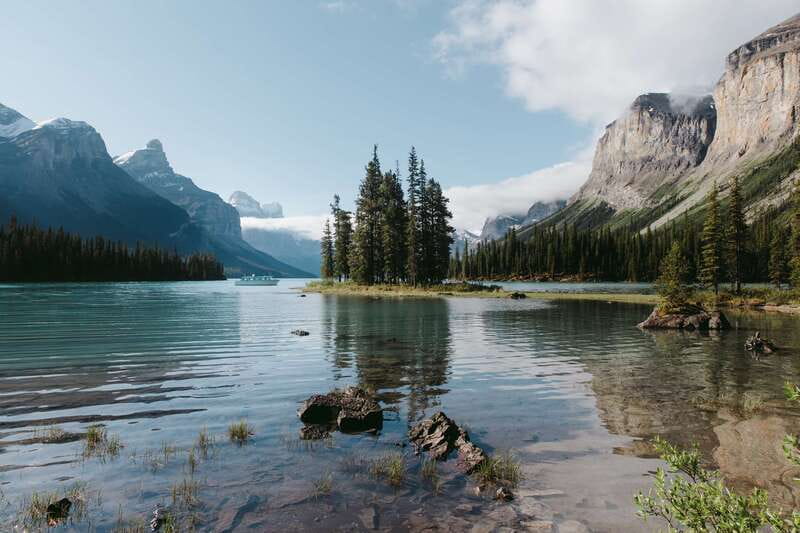 Jasper National Park: Maligne Lake Cruise With Guide - Wildlife and changing conditions