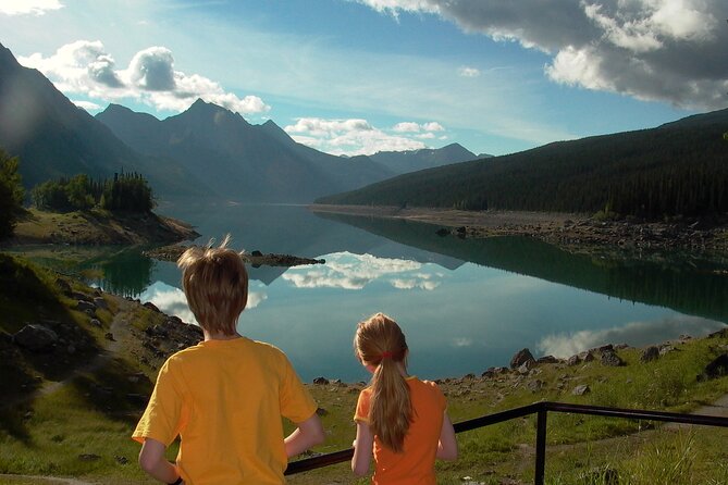 Jasper National Park Tour: Maligne Valley, Medicine Lake and Spirit Island - Wildlife spotting without false promises