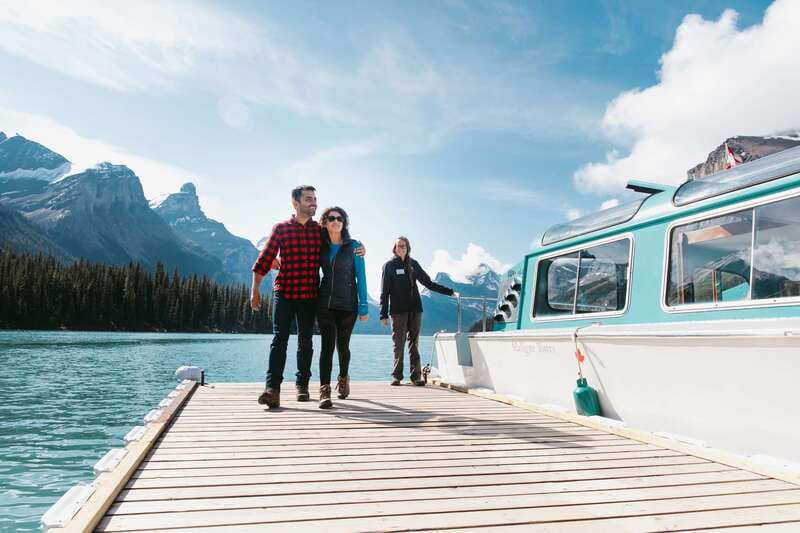 Jasper: Sightseeing Tour with Maligne Lake Cruise - Medicine Lake and its disappearing water