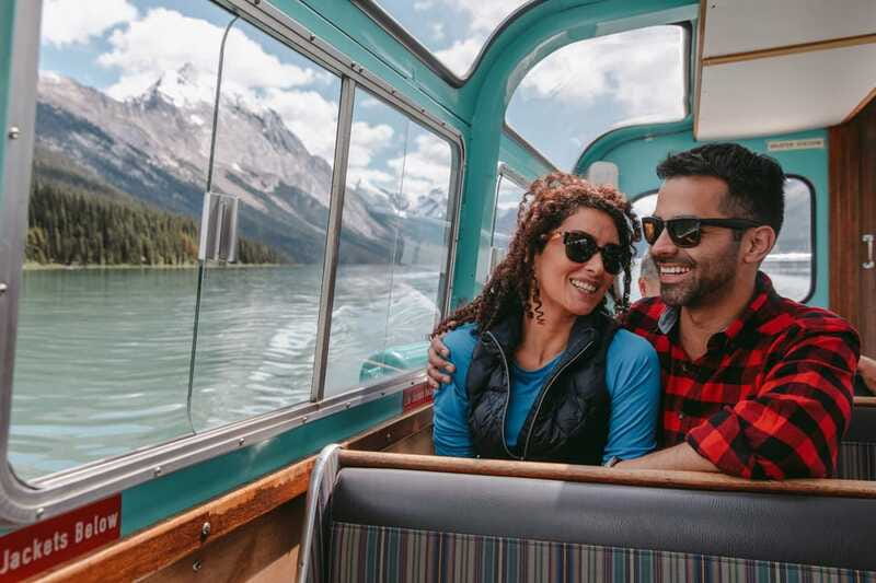 Jasper: Sightseeing Tour with Maligne Lake Cruise - What the guides add to the long drive