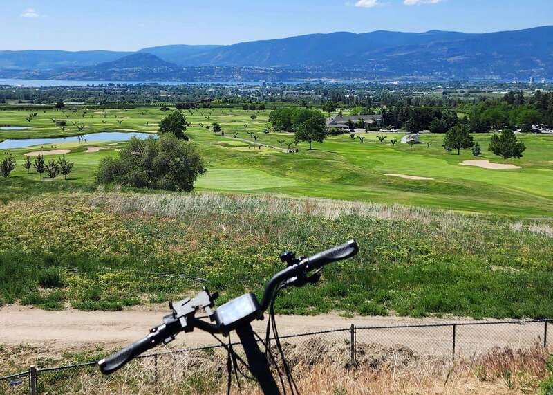 Kelowna: E-Bike Bee Tour w/ Tastings, Lunch, and Audioguide - The one-hour ride through Kelowna countryside