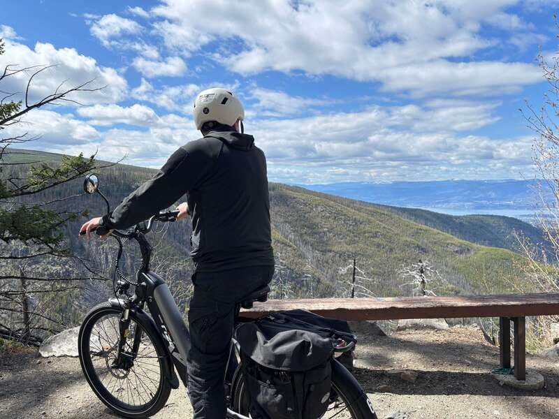 Kelowna: E-Bike Rental with In-App Navigation Guide - The value of the included equipment