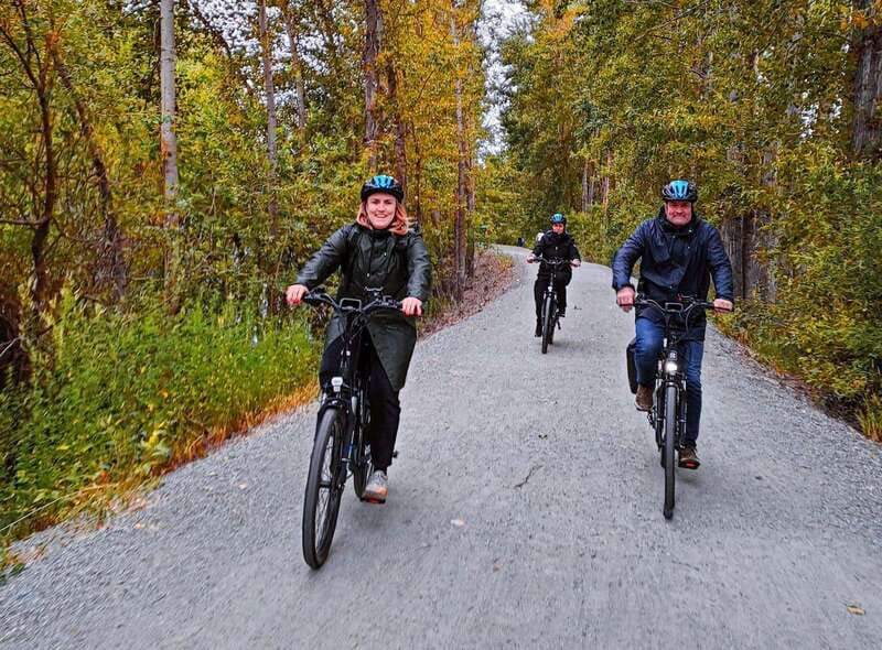 Kelowna: E-Bike Ride and Axe Throwing Adventure - Key points to know before booking