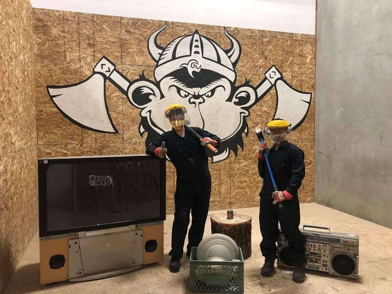 Kelowna: E-Bike Ride and Axe Throwing Adventure - Learning the basics at Axe Monkeys