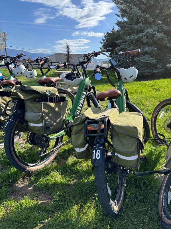 Kelowna: E-Bike Ride and Axe Throwing Adventure - Who will enjoy this combination most