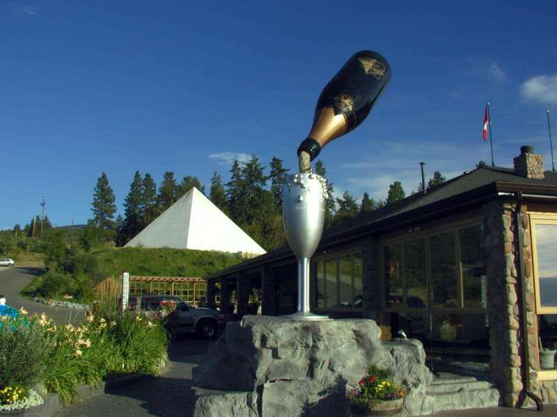 Kelowna: East Kelowna Full Day Guided Wine Tour - The View Winery brings the scenery into focus