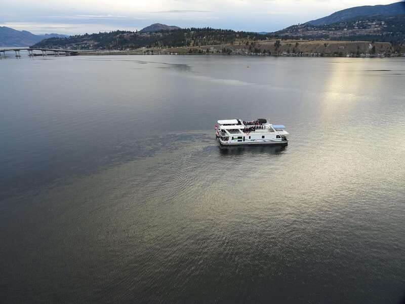 Kelowna: Okanagan Lake Afternoon Cruise - Sailview Bay and the lakeside mansions