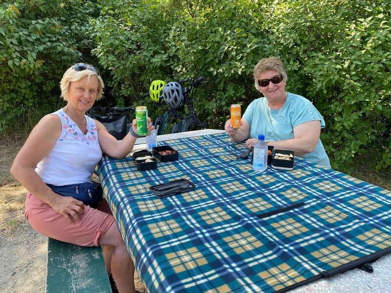 Kelowna: Okanagan Lake Guided E-Bike Tour with Picnic - Paul’s Tomb and the Okanagan Picnic