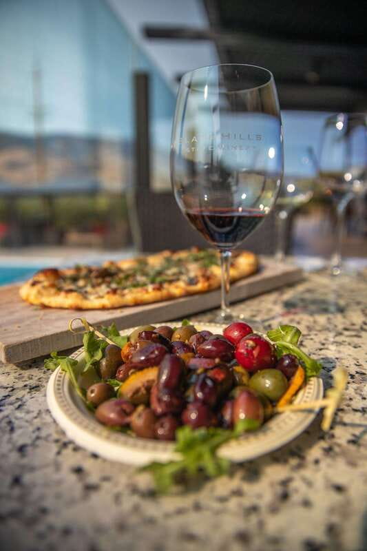 Kelowna: Sunset Sip Wine Tour - Lake and mountain views shape the evening