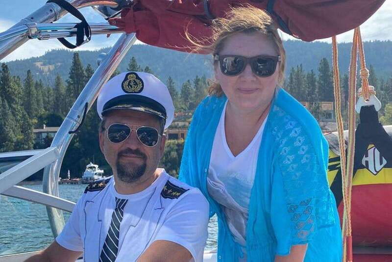 Kelowna: Tiki Party Yacht Rental - The BBQ and onboard bar