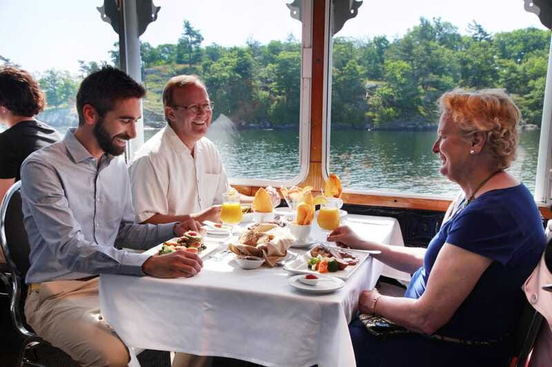 Kingston: Brunch Cruise of Thousand Islands - Live music and local stories on deck