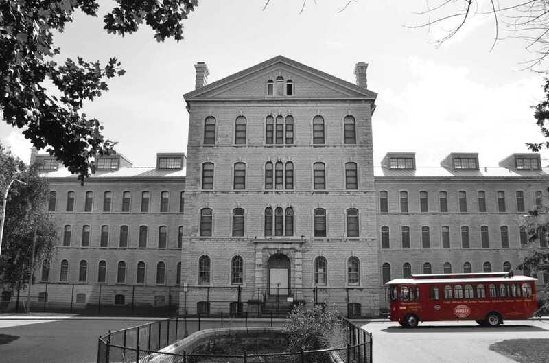 Kingston: Ghosts and Mysteries Trolley Tour - The guide can make or break the experience