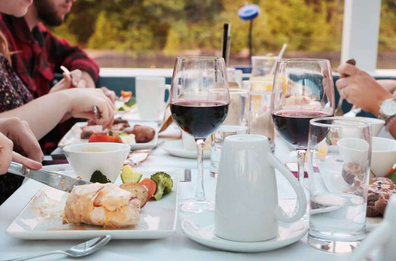Kingston: Sunset Dinner Cruise - Choosing between the Island Queen and Island Star