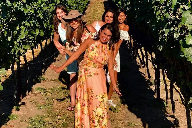 Lake Country Full Day Lunch Wine Tour-Incl. Tastings & Guide Grat - Key points to know before you go