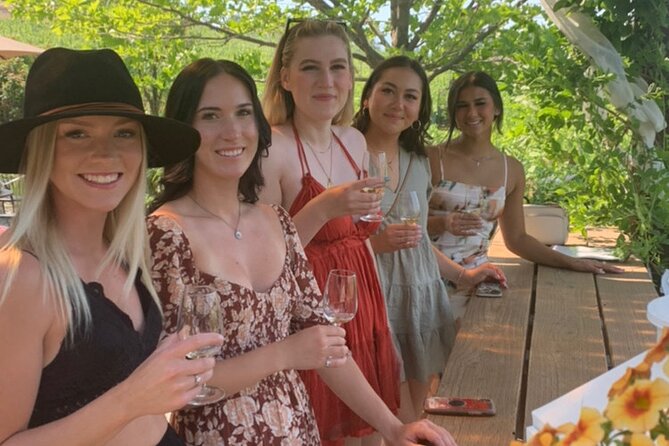 Lake Country Half Day Wine Tour- Incl. Tasting Fees & Guide Grat! - Four Lake Country wineries without the driving
