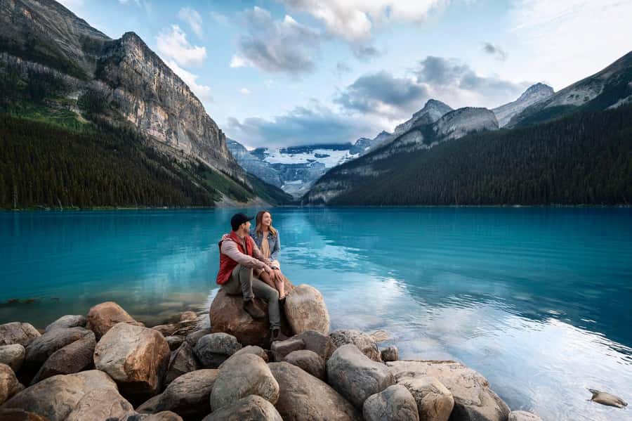 Lake Louise,Moraine Lake,Yoho NP,Johnston Canyon & BanffTour - Lake Louise starts the day with a classic view
