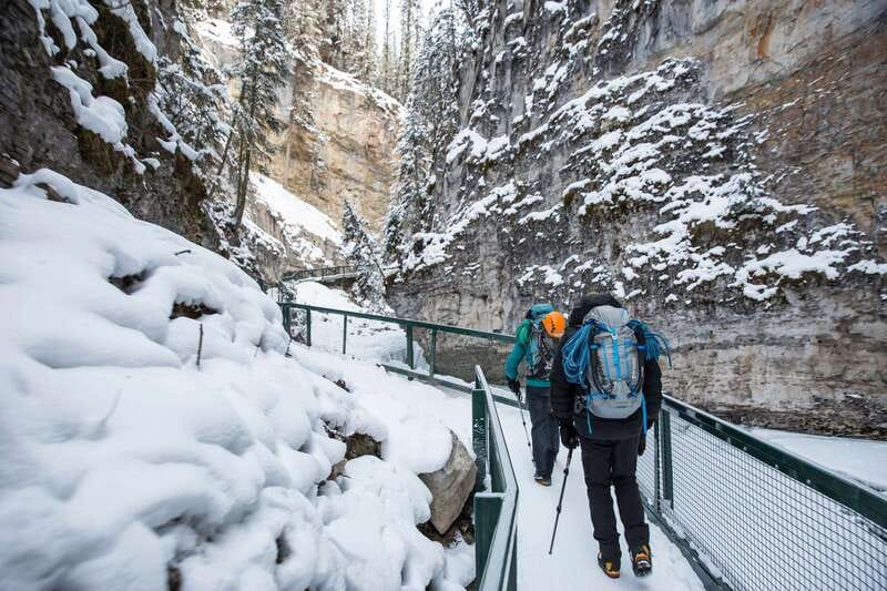 Lake Louise, Peyto Lake, Johnston Canyon & Icefields Parkway - Why the Johnston Canyon ice walk starts the day well