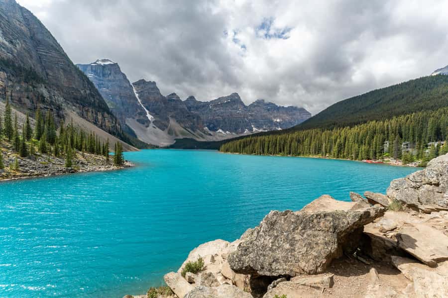 Lakes Moraine, Louise, Emerald, Johnston Canyon & Yoho Tour - Emerald Lake and Natural Bridge add variety