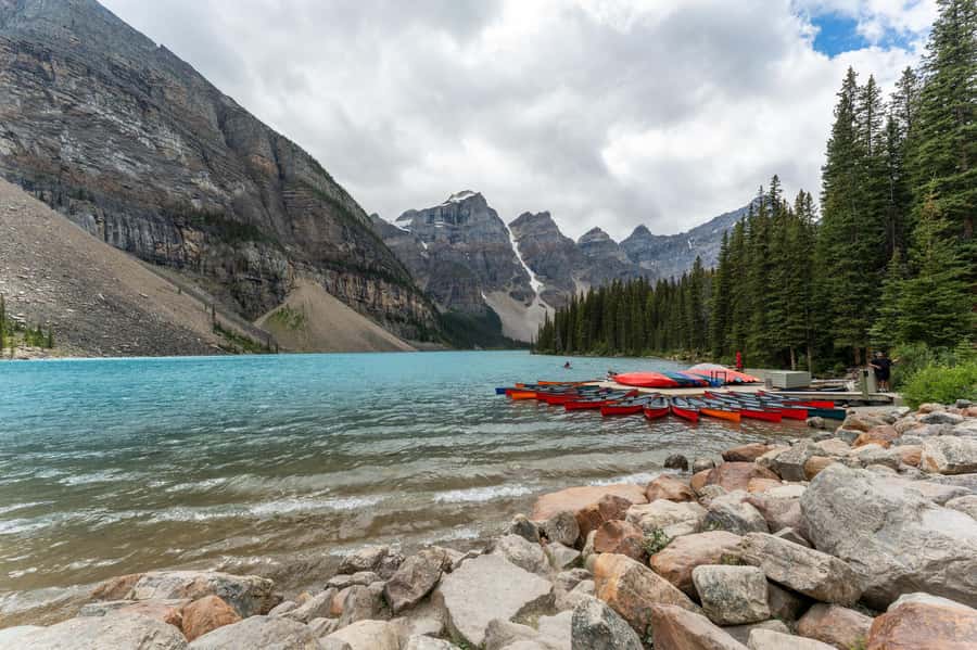 Lakes Moraine, Louise, Emerald, Johnston Canyon & Yoho Tour - Johnston Canyon brings the day down to the trail