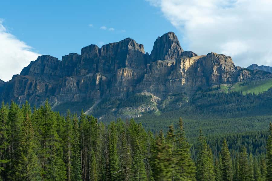 Lakes Moraine, Louise, Emerald, Johnston Canyon & Yoho Tour - Lunch is simple and self-arranged