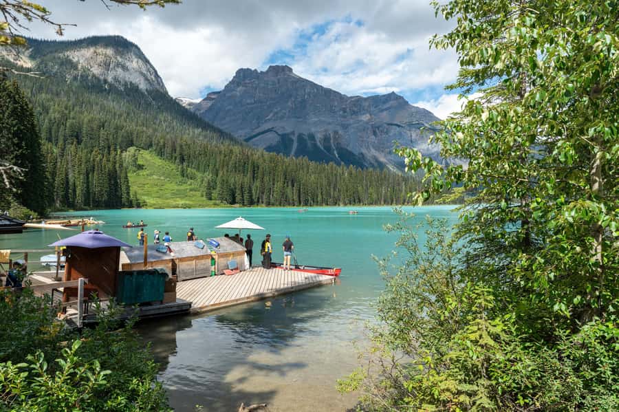 Lakes Moraine, Louise, Emerald, Johnston Canyon & Yoho Tour - The guides shape the whole day