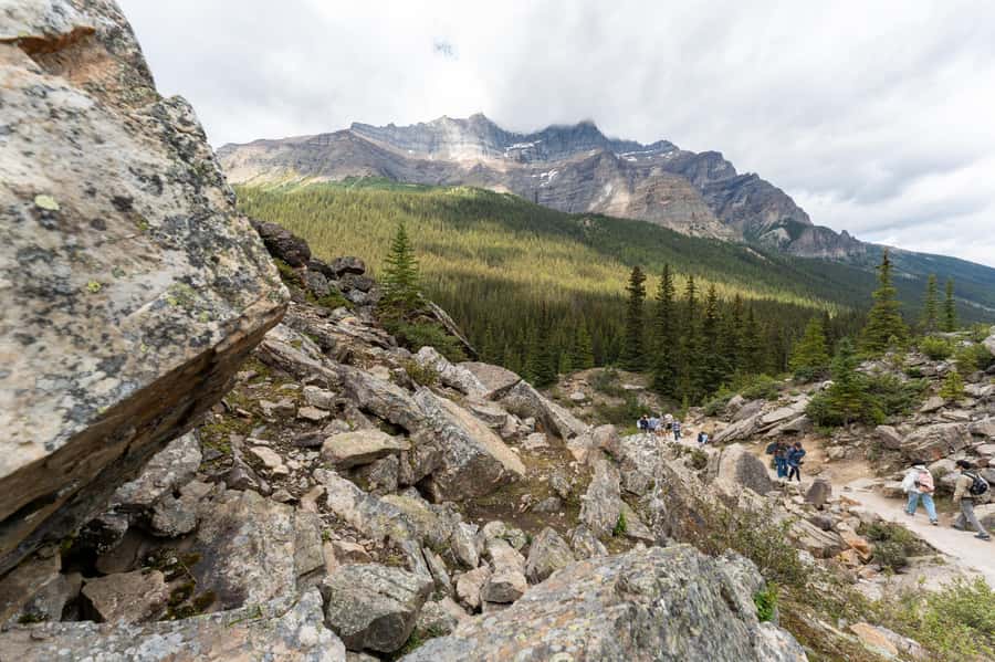 Lakes Moraine, Louise, Emerald, Johnston Canyon & Yoho Tour - Transport, pickup, and comfort