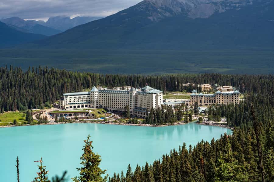 Lakes Moraine, Louise, Emerald, Johnston Canyon & Yoho Tour - Lake Louise starts the day with a classic view