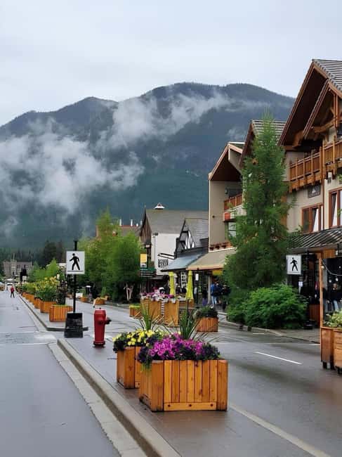 Louise Louise, Banff Gondola, Minnewanka & Emerald Lakes - Johnson Lake adds a quieter Banff stop