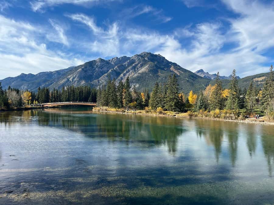 Louise, Moraine/Johnston Canyon, Minnewanka & Banff Town - Who should book this full-day outing?