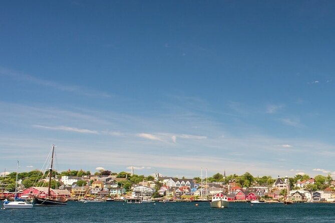 Lunenburg Tour - Seeing Lunenburg by Van and on Foot