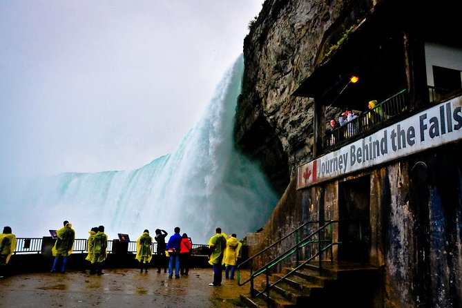 Luxury Niagara Falls Day Trip from Toronto with Cruise and Lunch - The long ride from Toronto to the falls