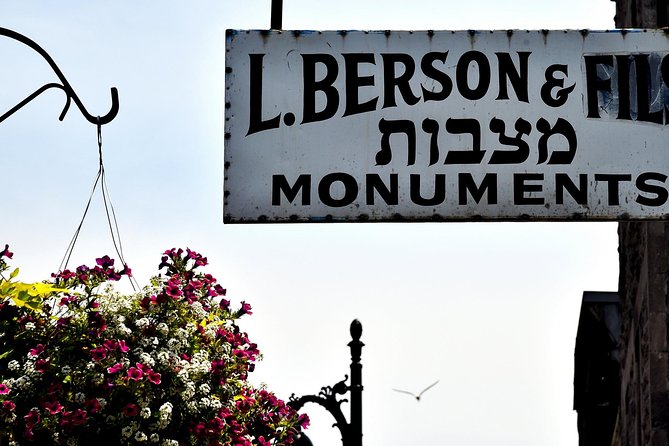 Making Their Mark: Montreal Jewish History Walking Tour - A two-hour pace with a short rest