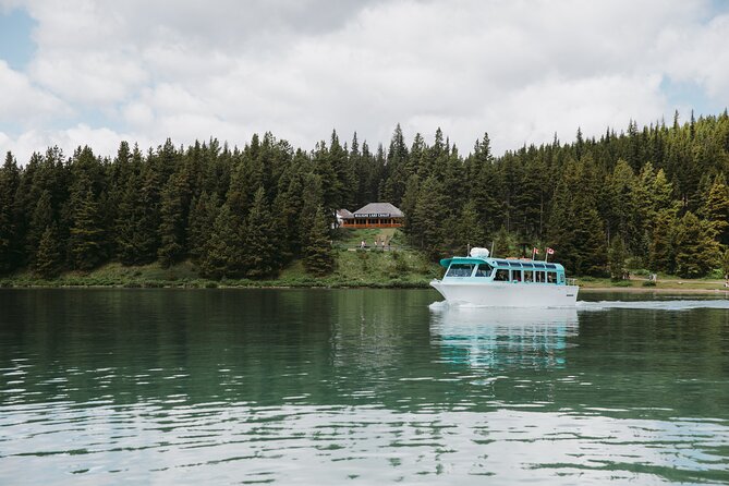 Maligne Lake Cruise - Wildlife, weather, and what you may see