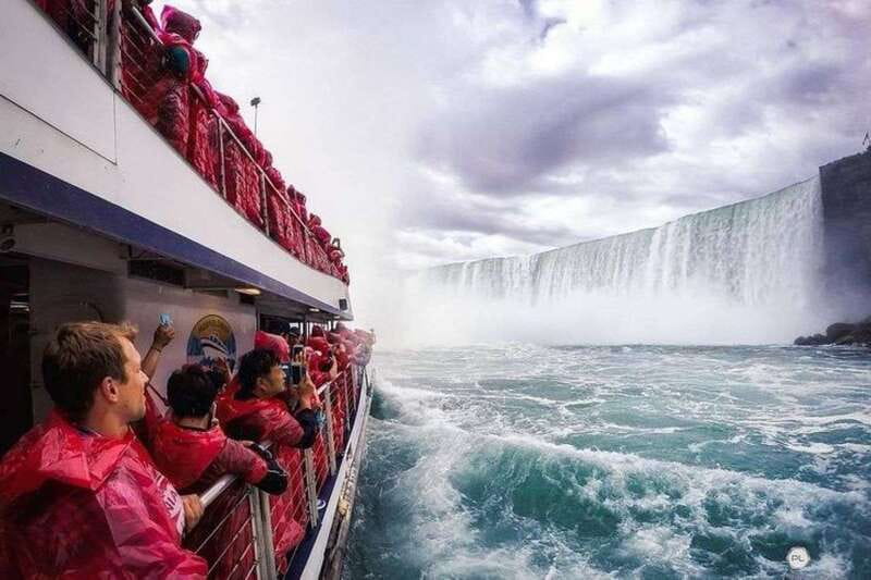 Mississauga: Niagara Falls Day Tours with Boat and Lunch - The Niagara Parkway sets the tone