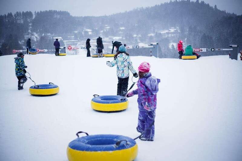 Mont-Tremblant: Snow Tubing with a Mechanical Lift - Warming up, eating, and pacing your visit