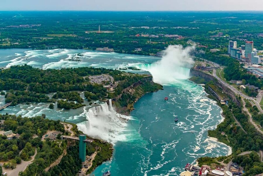 Montreal: 3-Day Toronto, Niagara Falls, Thousand Islands - Montreal to the Thousand Islands by morning