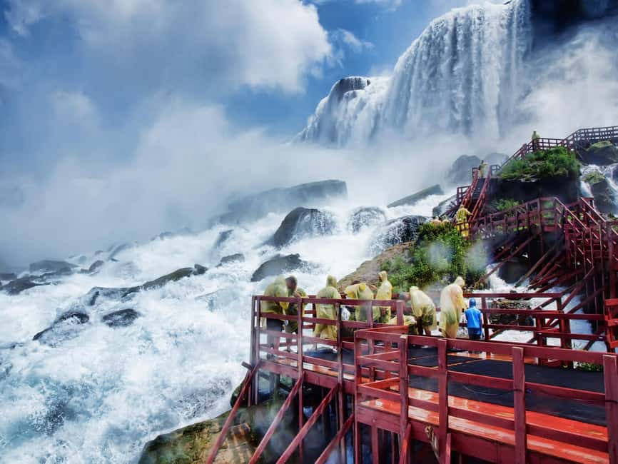Montreal: 3-Day Toronto, Niagara Falls, Thousand Islands - Seeing the Thousand Islands from the St. Lawrence
